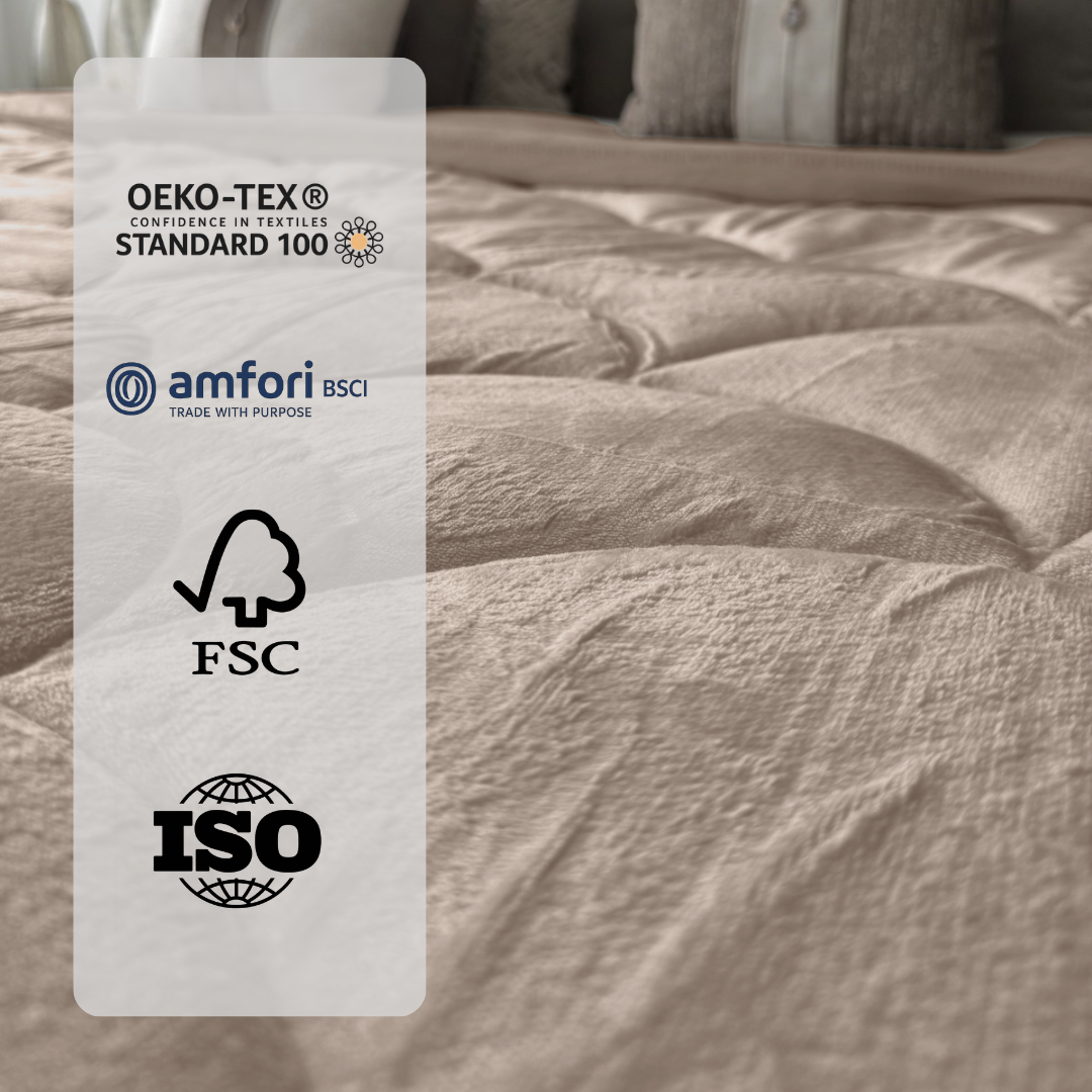 Zachte taupe verzwaringsdeken met quilt structuur