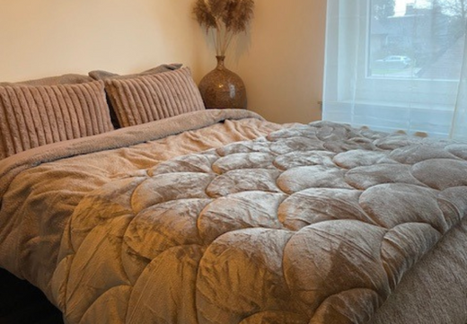 Slaapkamer Makeover met Dagmaraesthetics: Rust en Luxe in Perfecte Balans