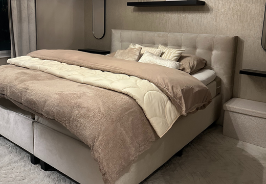 Slaapkamer Makeover met Interior.byanouk: Luxe en Warmte in Harmonie