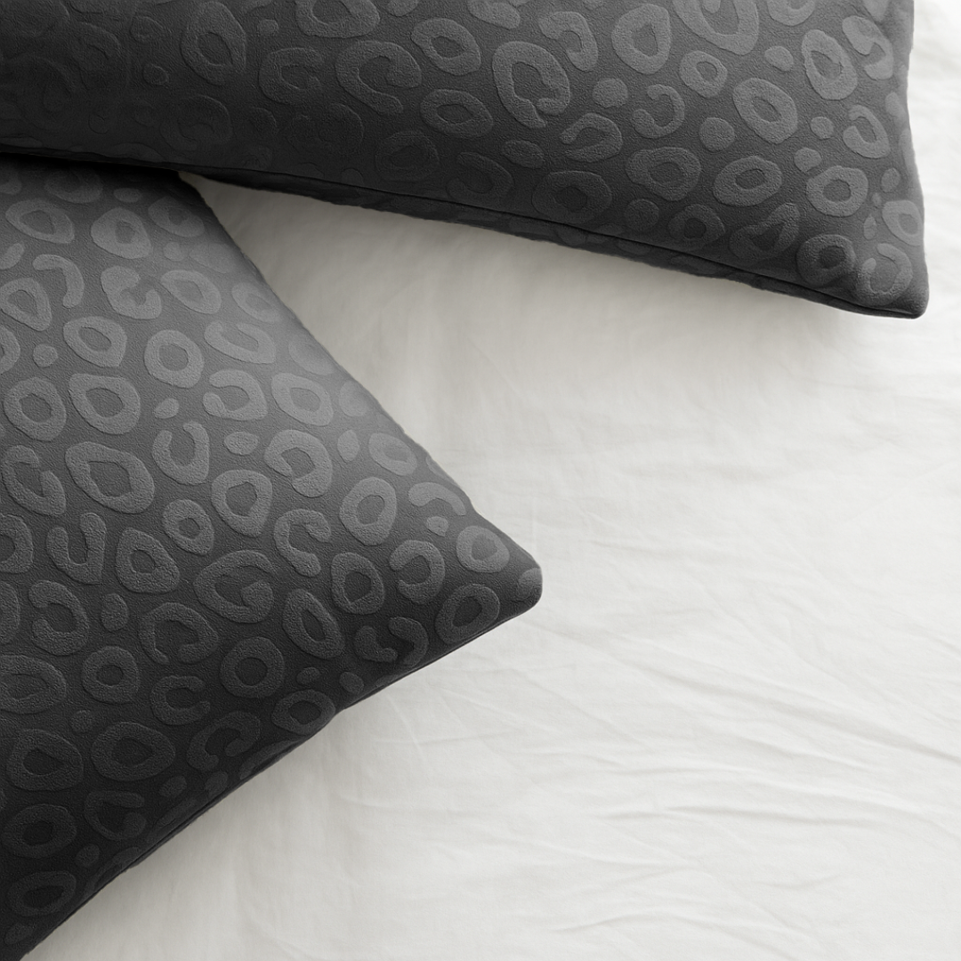 Kussenslopen Velvet Panther Skin Dark Grey 60x70 cm 2-pack