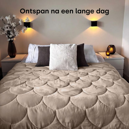 Moderne taupe verzwaringsdeken voor stijlvolle slaapkamer