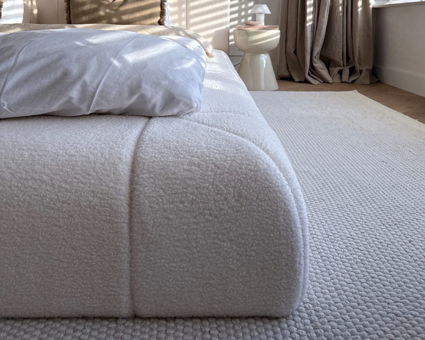 Adore Ledikant Deluxe - Modern laag zweefbed - Nº11 - Pearl Ivory