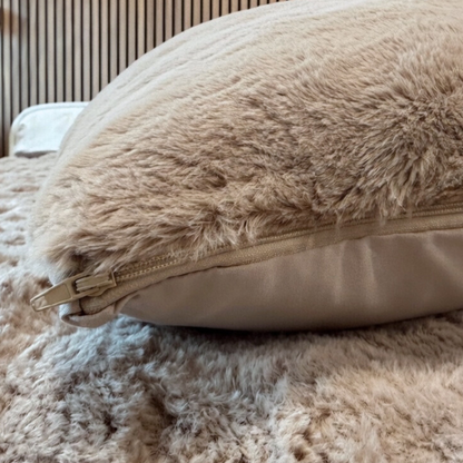 Y-NOT kussenslopen  Pom Pom Fur Taupe 60x70cm 2-Pack