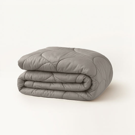 Dekbed zonder overtrek 140x220 in taupe kleur van mat satijn stof