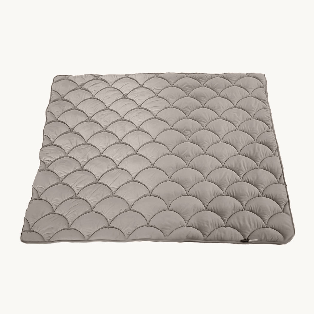 Kinderdekbed zonder overtrek in zachte taupe kleur – licht en comfortabel